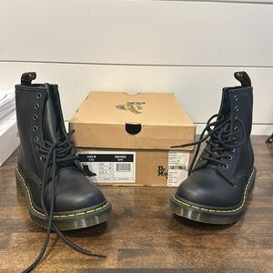 Dr. Martens 1460 - size 7 women
